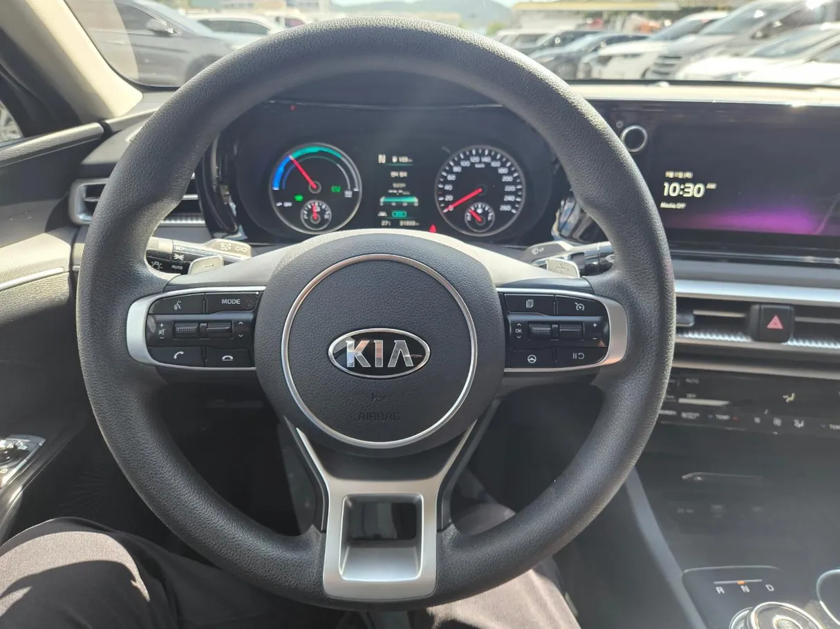 Car image 6