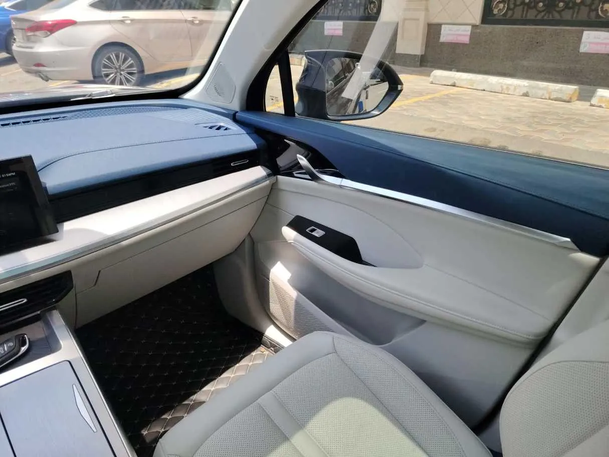 Car image 23