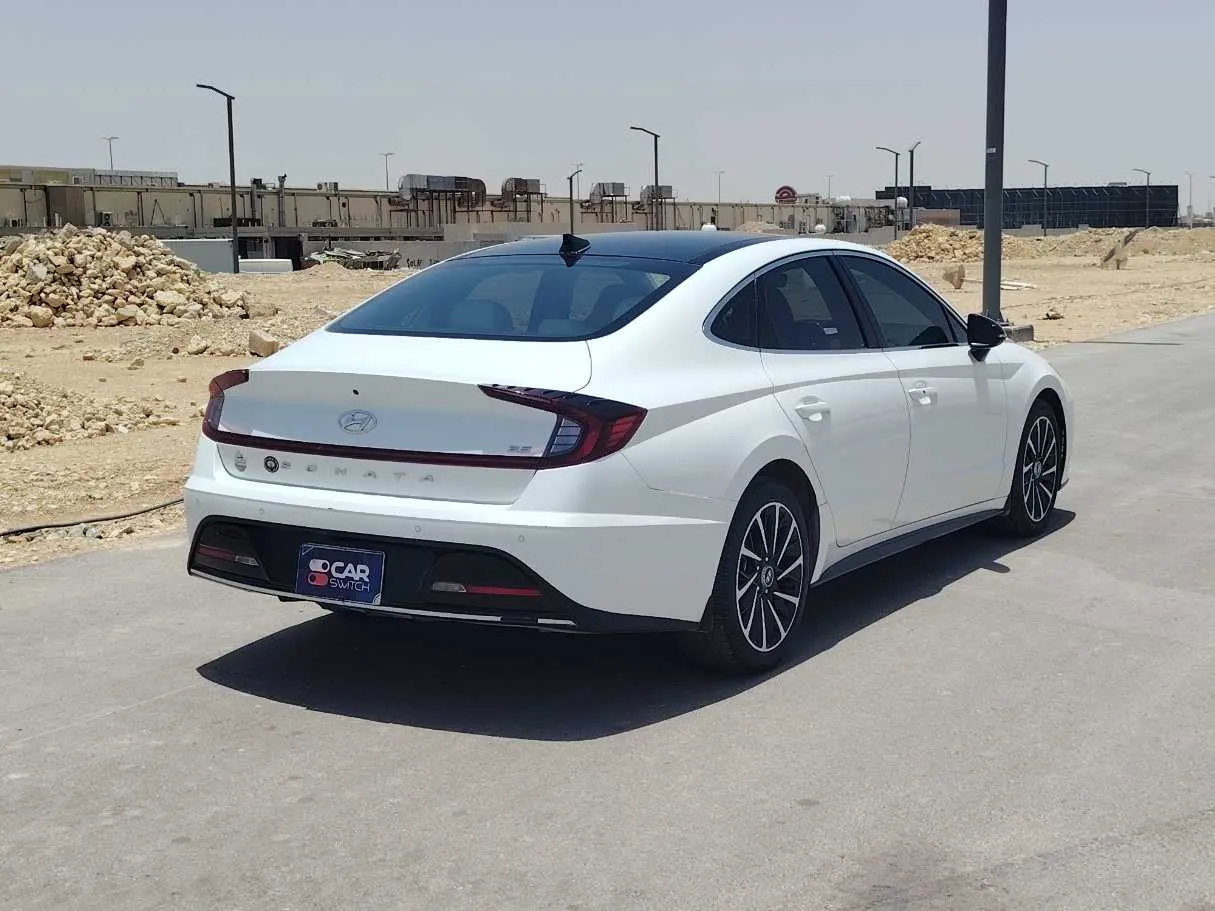 Car image 5