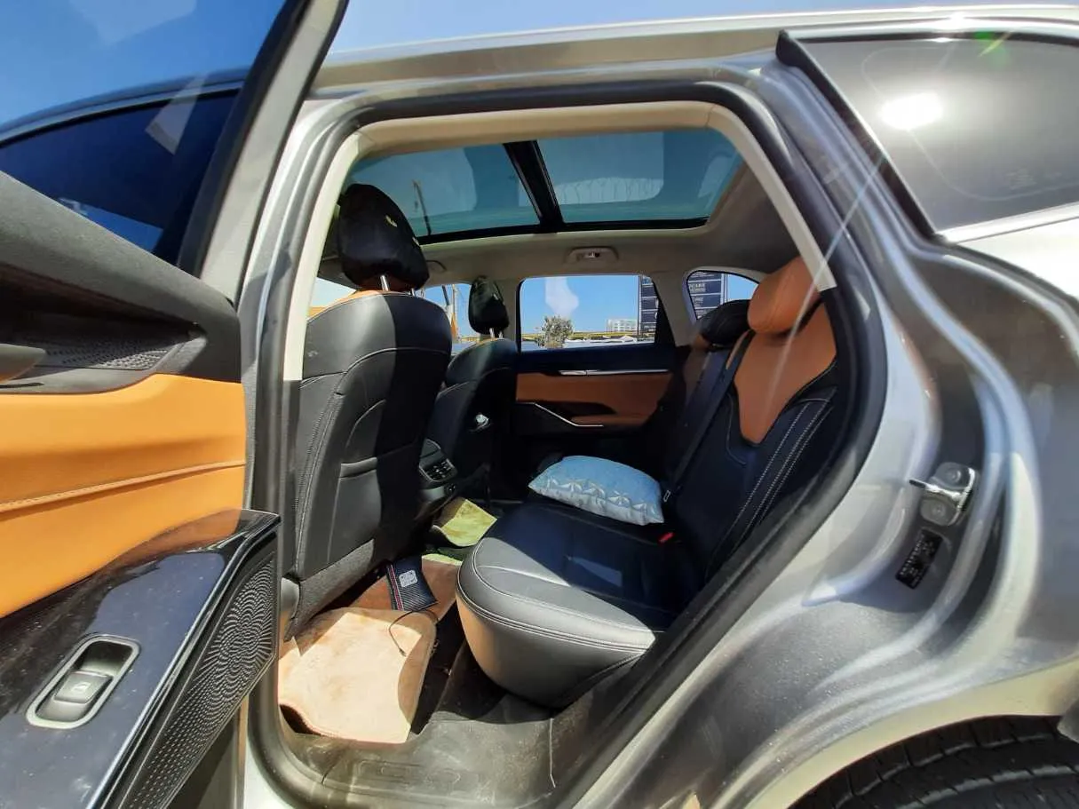 Car image 13