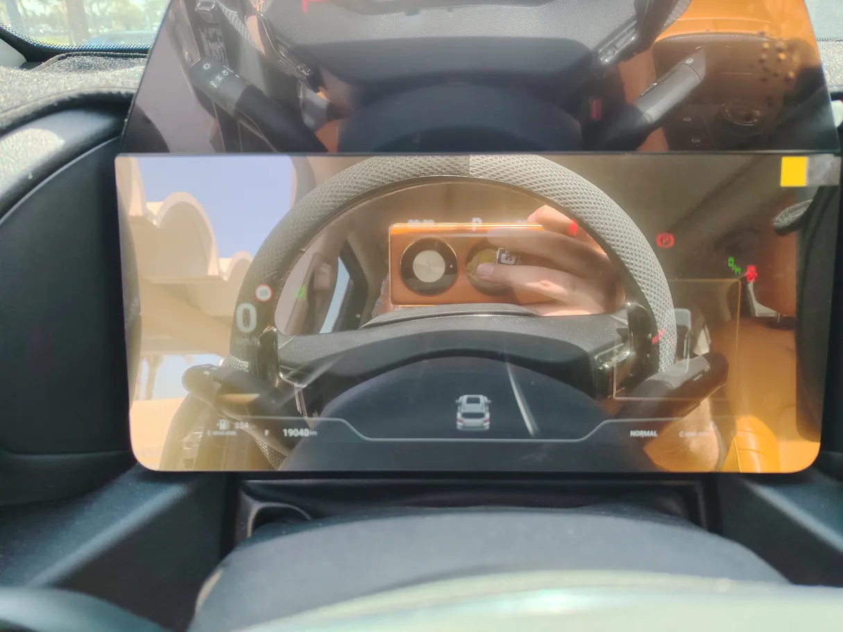 Car image 17