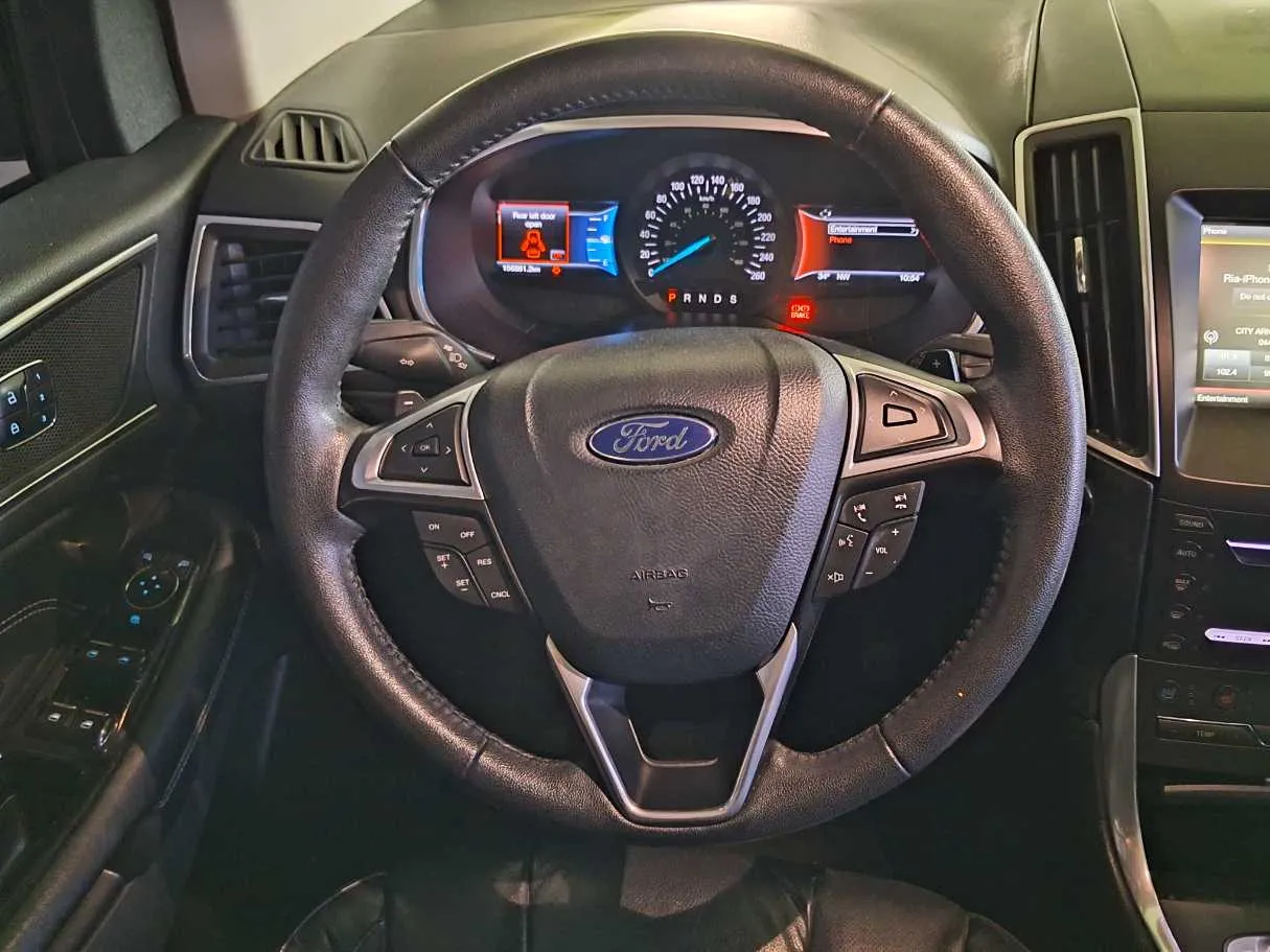 Car image 17