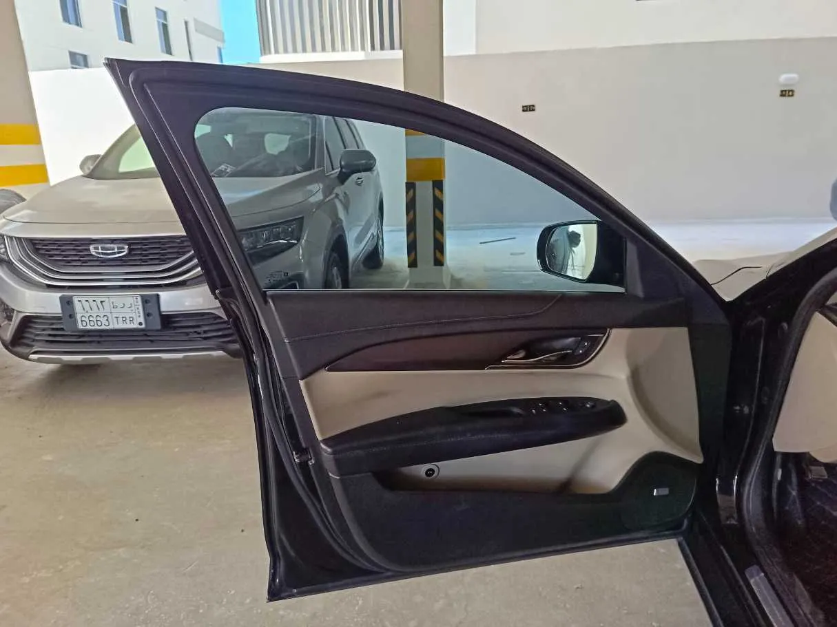 Car image 11