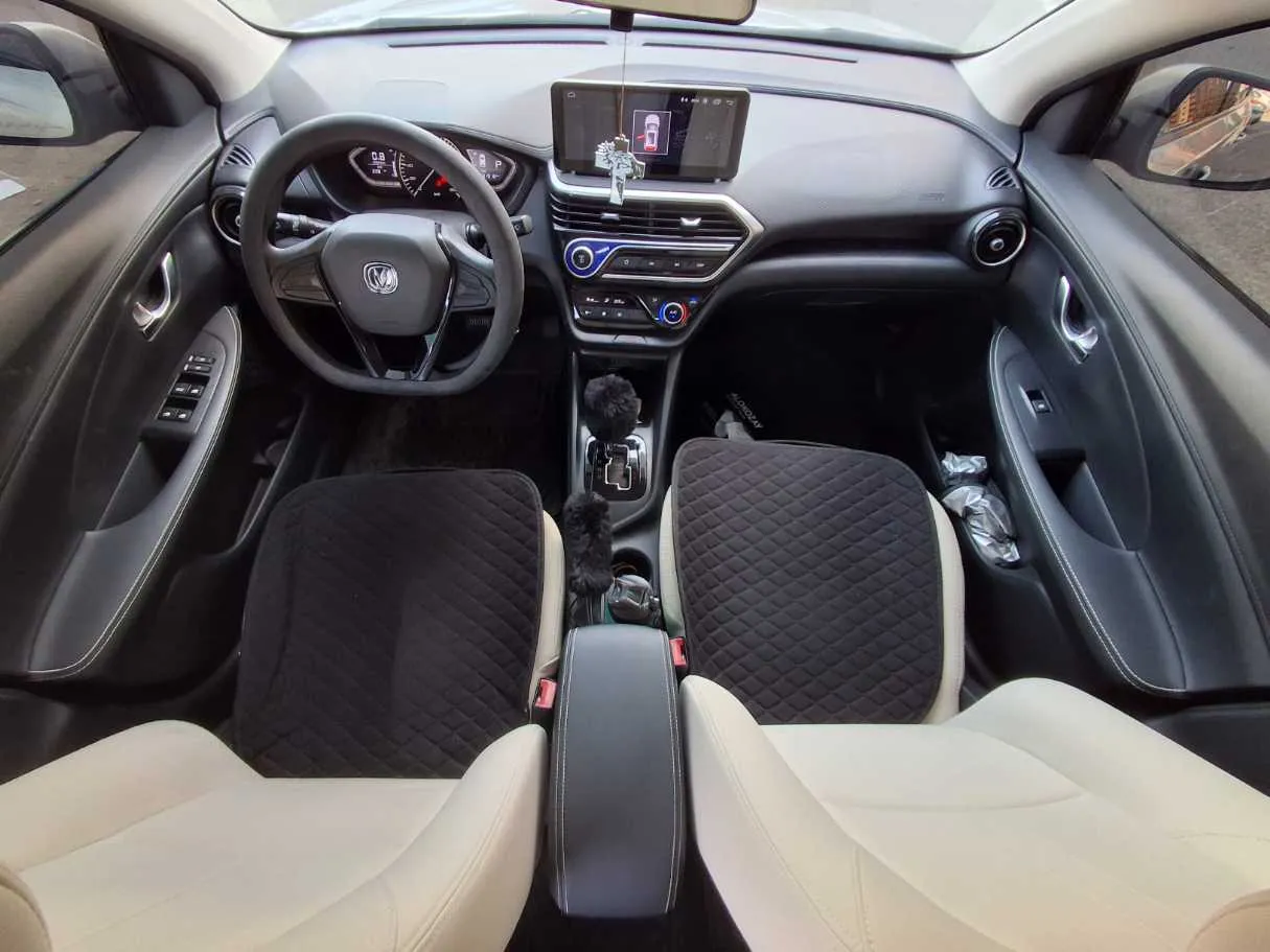Car image 16