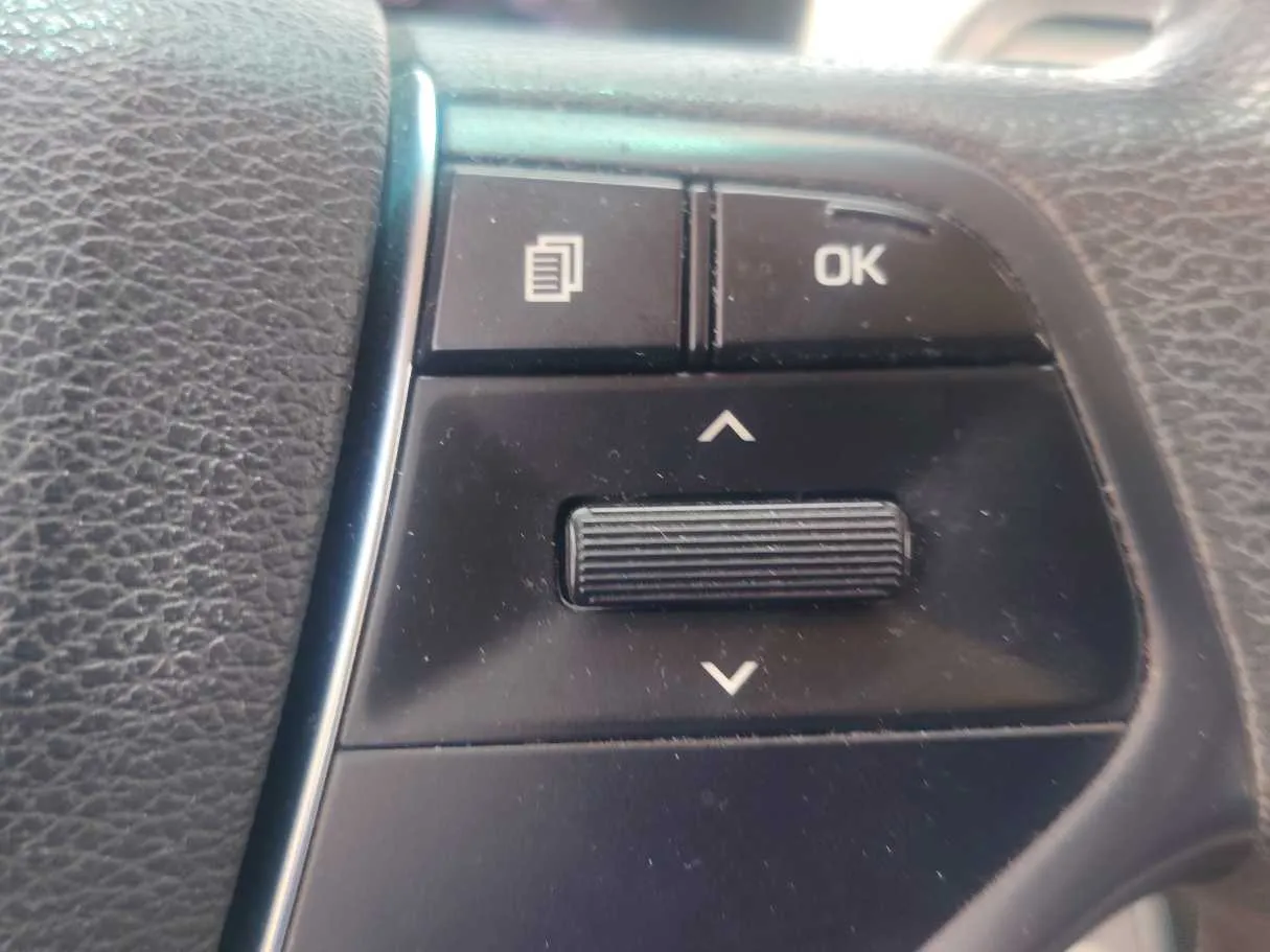 Car image 27