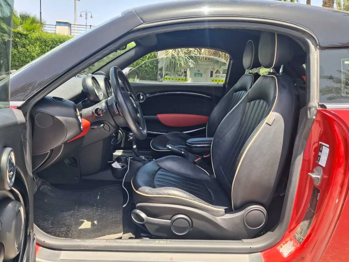 Car image 12