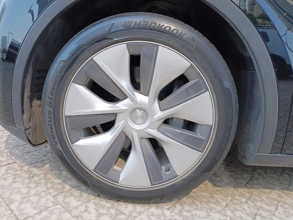 Car image 9
