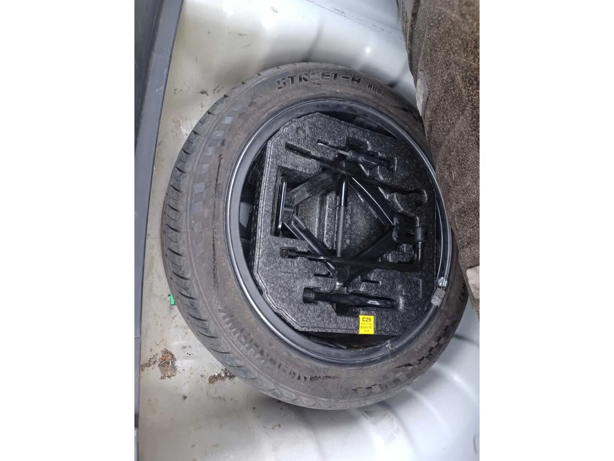 Car image 23