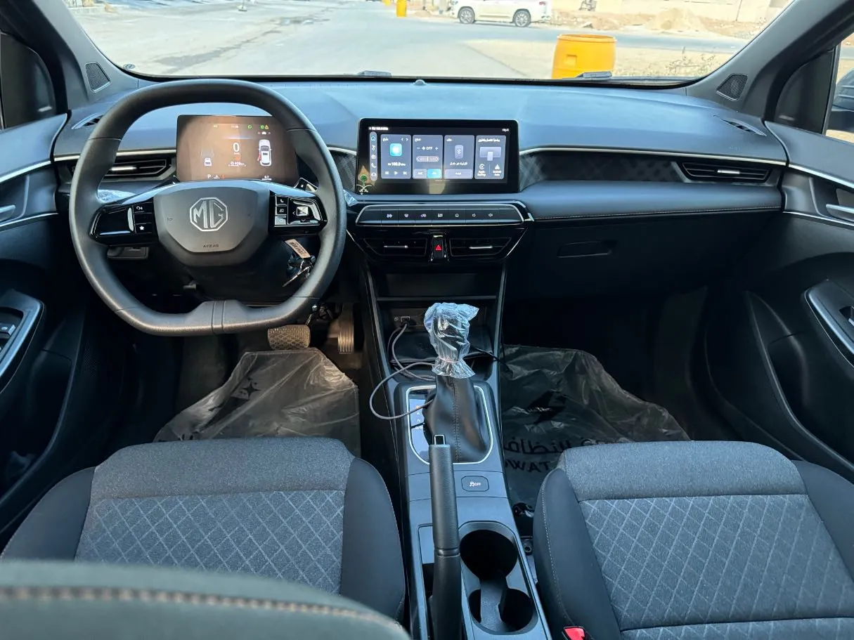 Car image 14