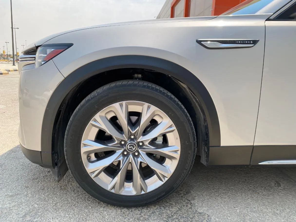 Car image 9