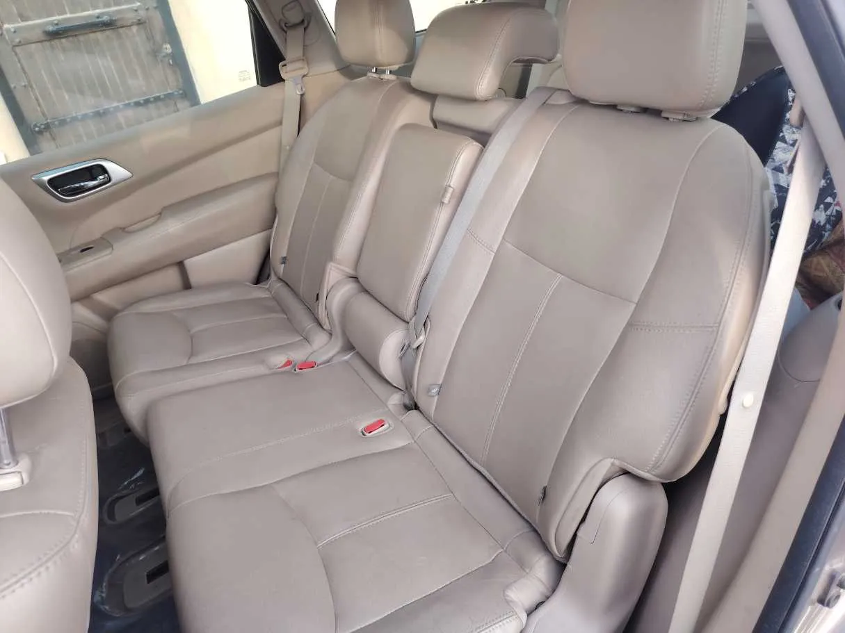 Car image 17