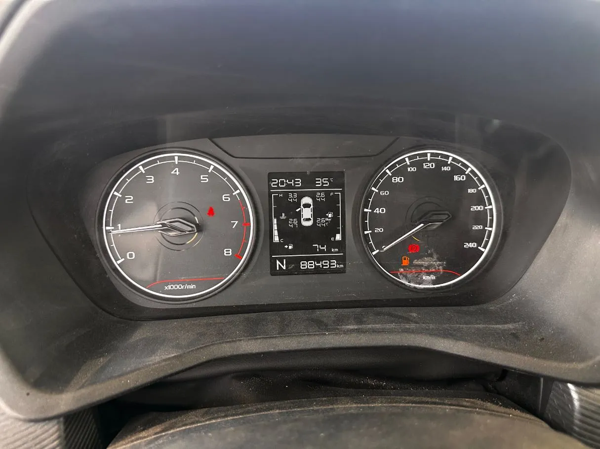 Car image 18