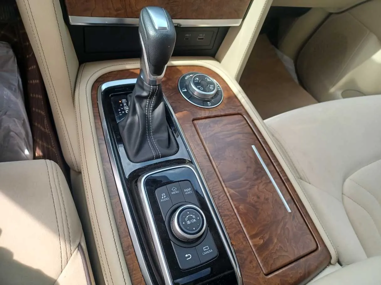 Car image 17