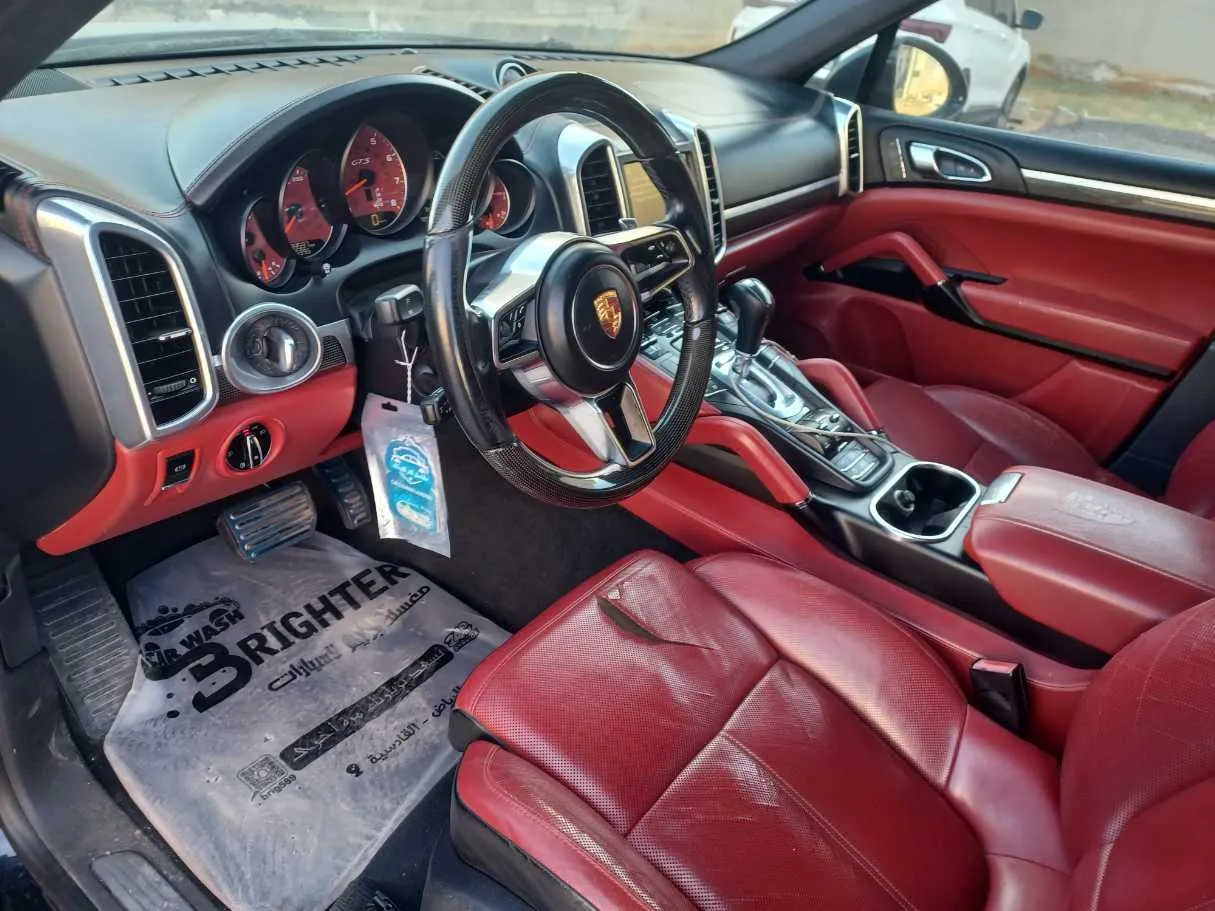 Car image 12
