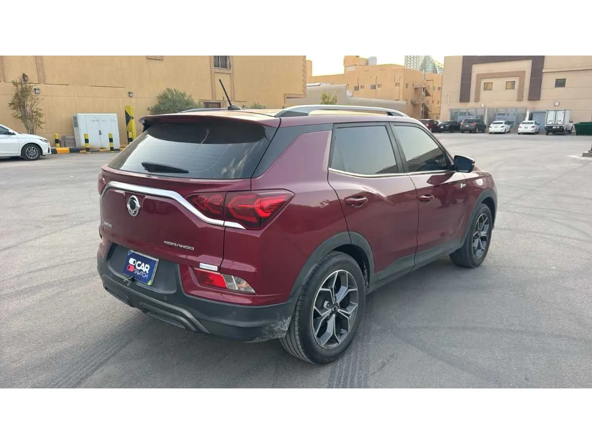 Car image 5