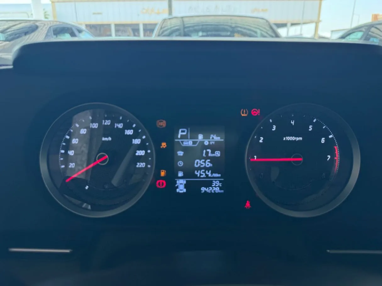 Car image 14
