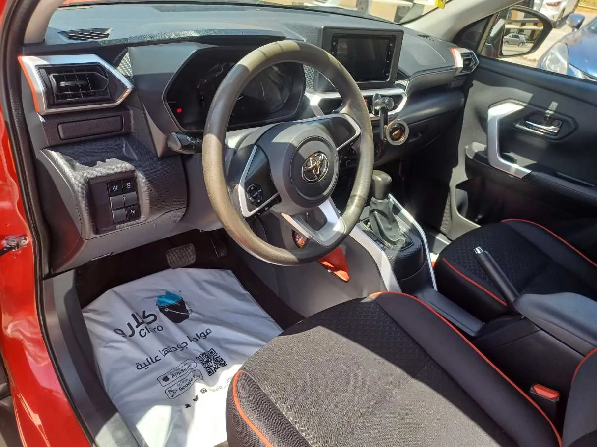 Car image 12