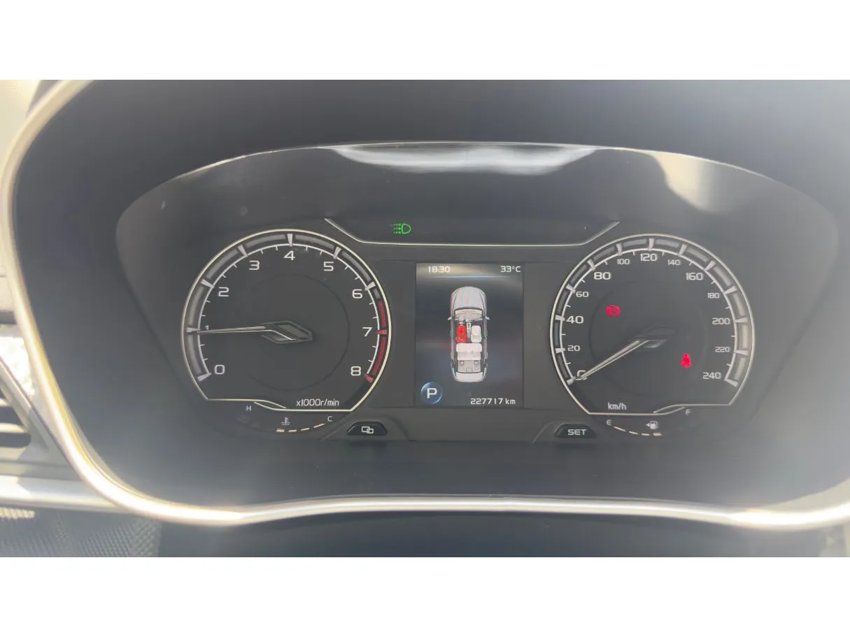 Car image 16
