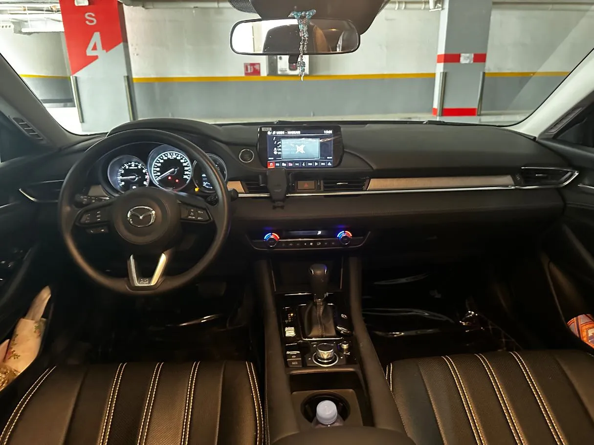 Car image 16