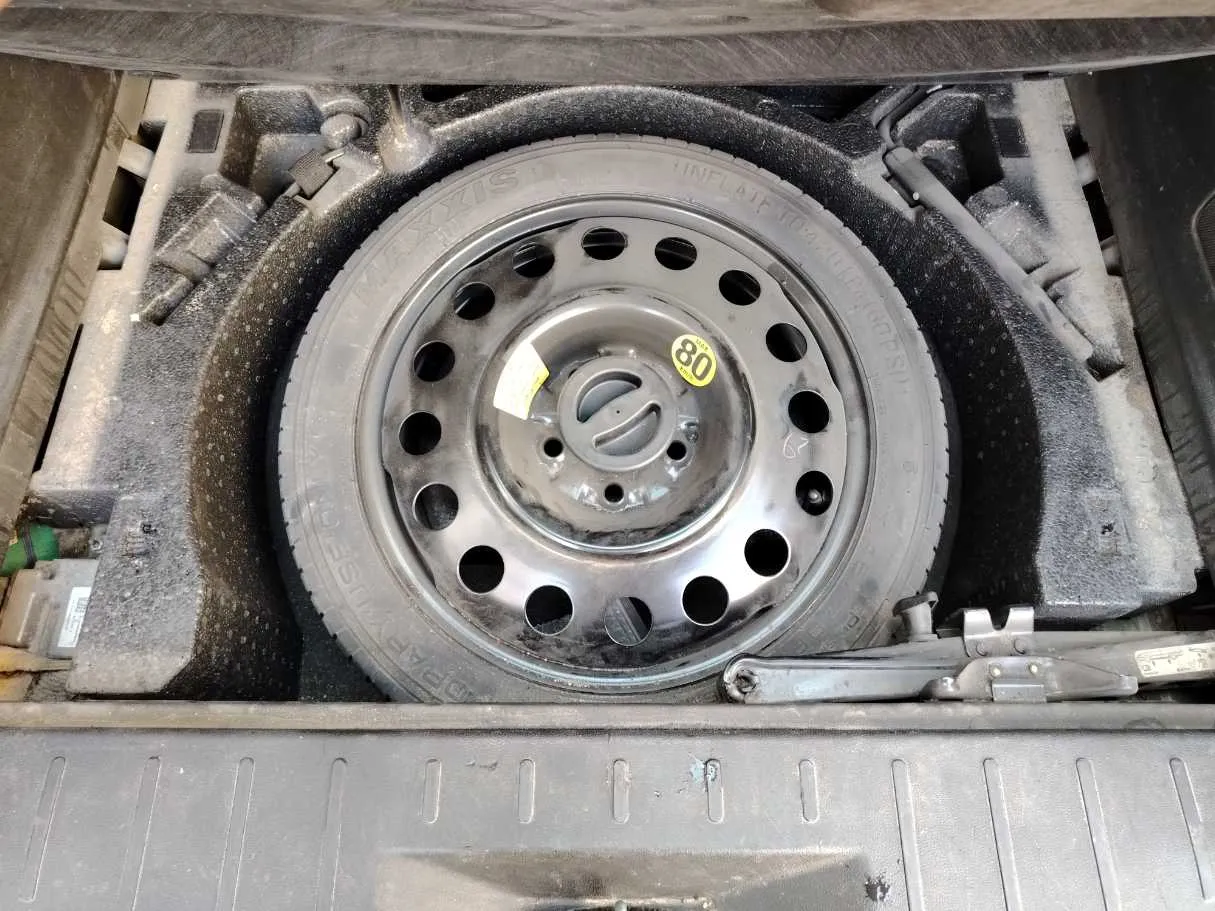 Car image 32