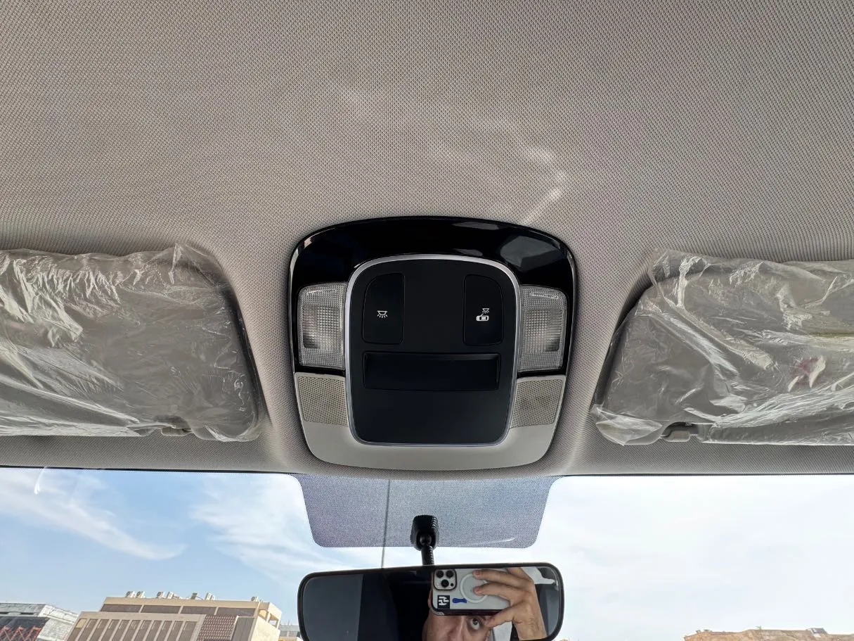 Car image 25