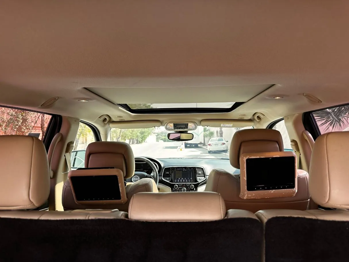 Car image 24