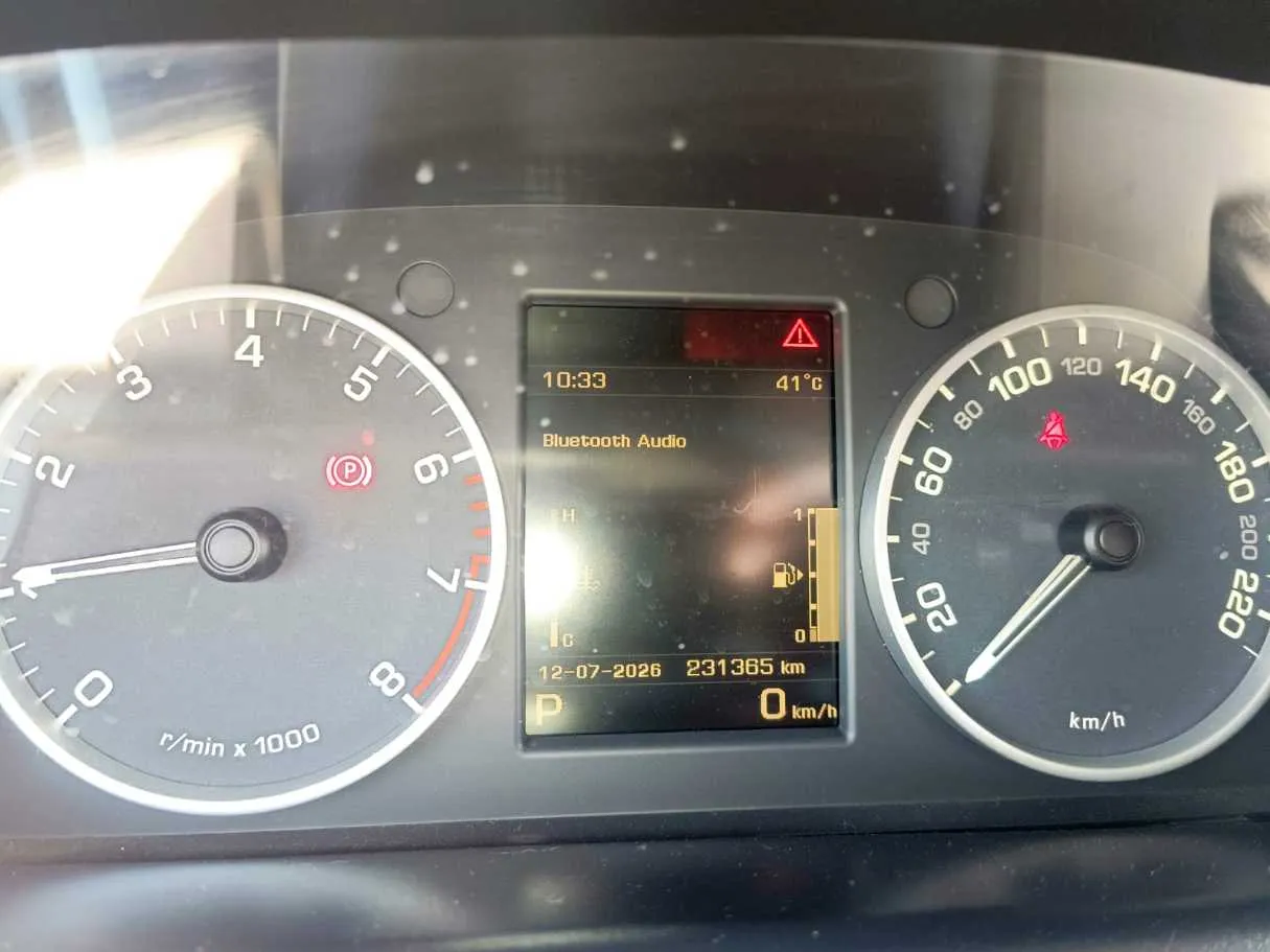 Car image 25