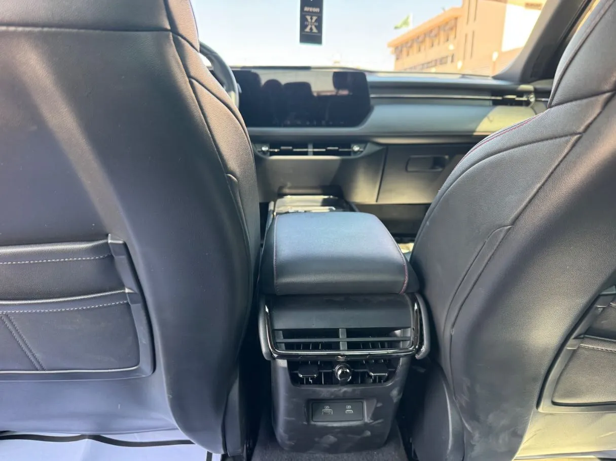 Car image 20
