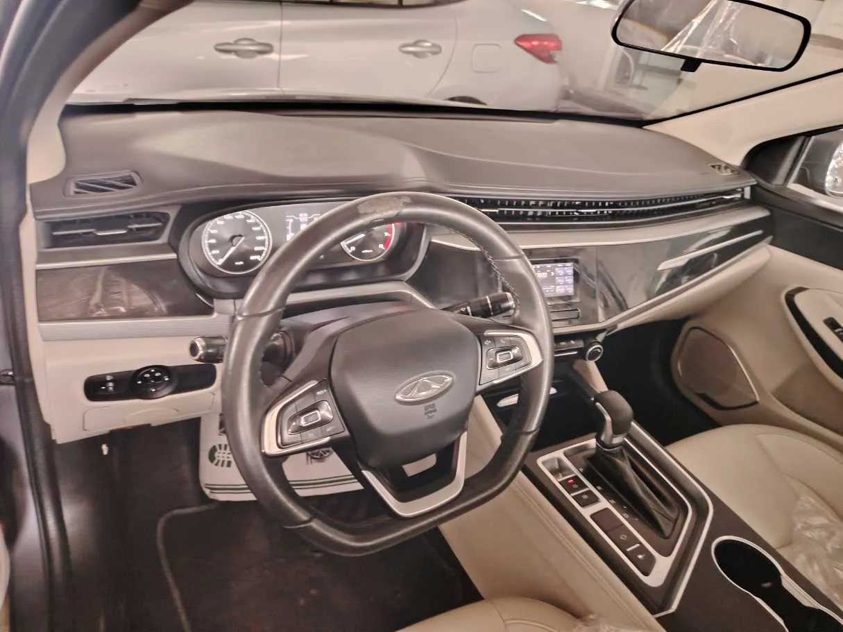 Car image 13