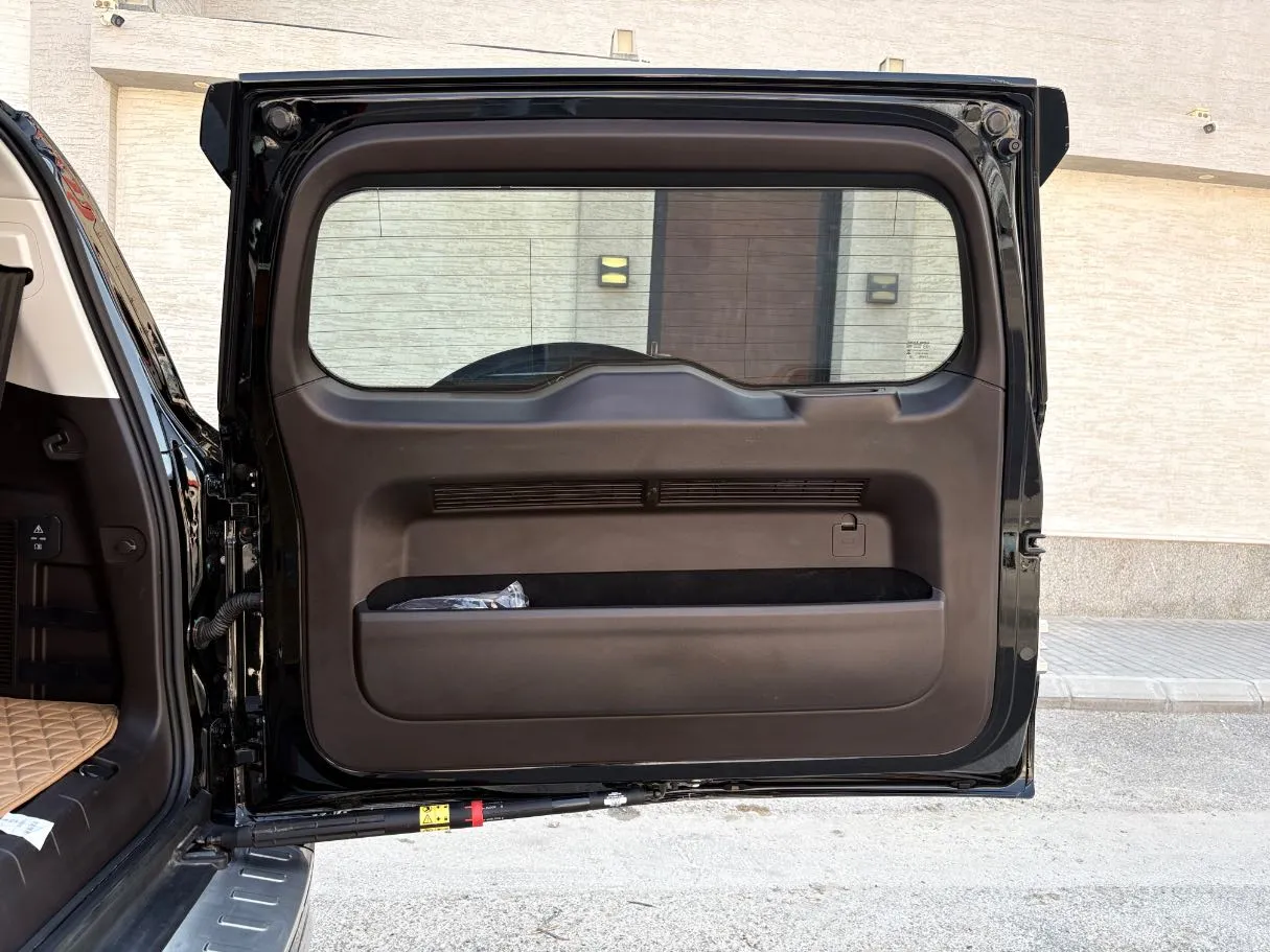 Car image 25