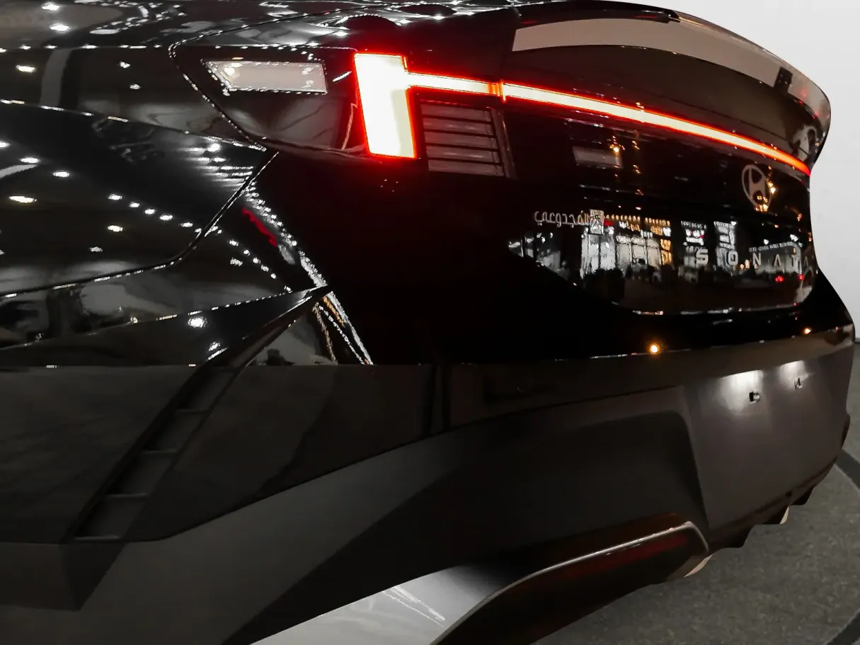 Car image 8