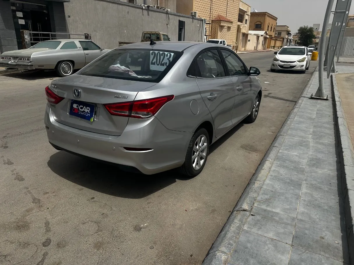 Car image 5