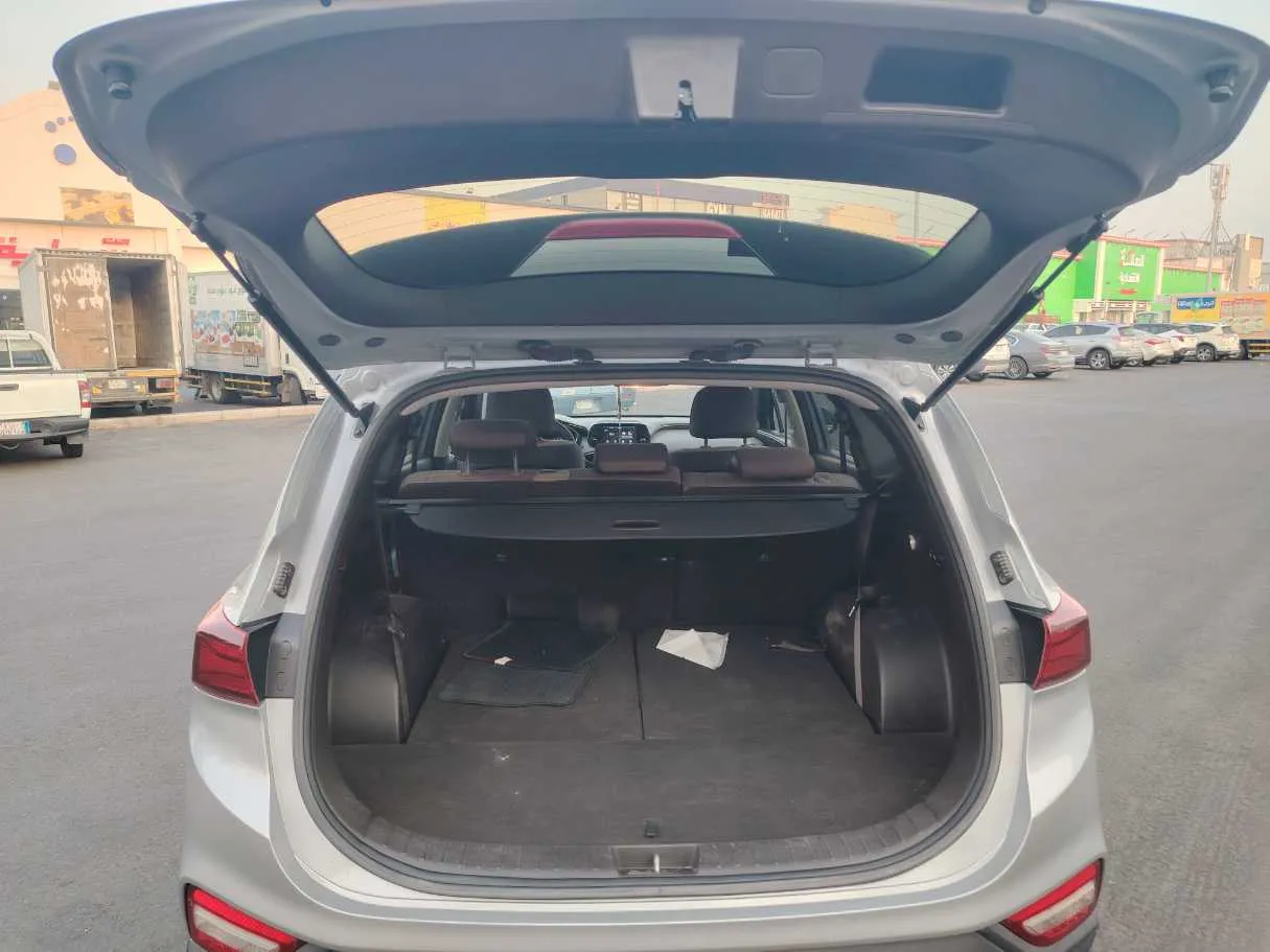 Car image 25