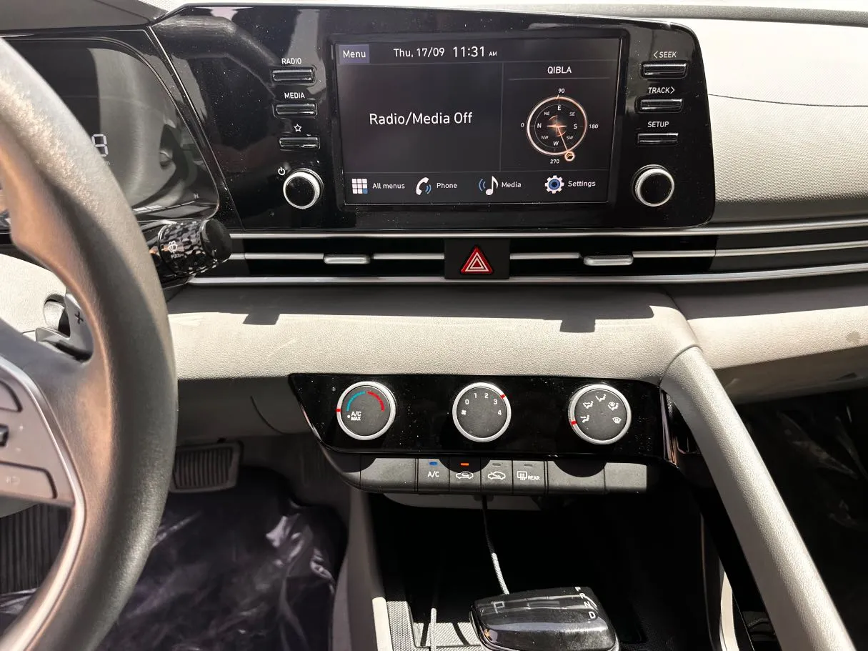 Car image 18
