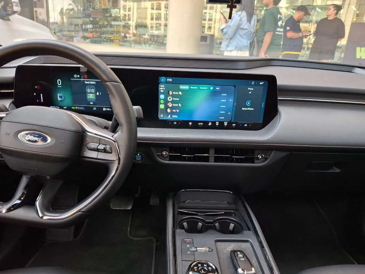 Car image 11