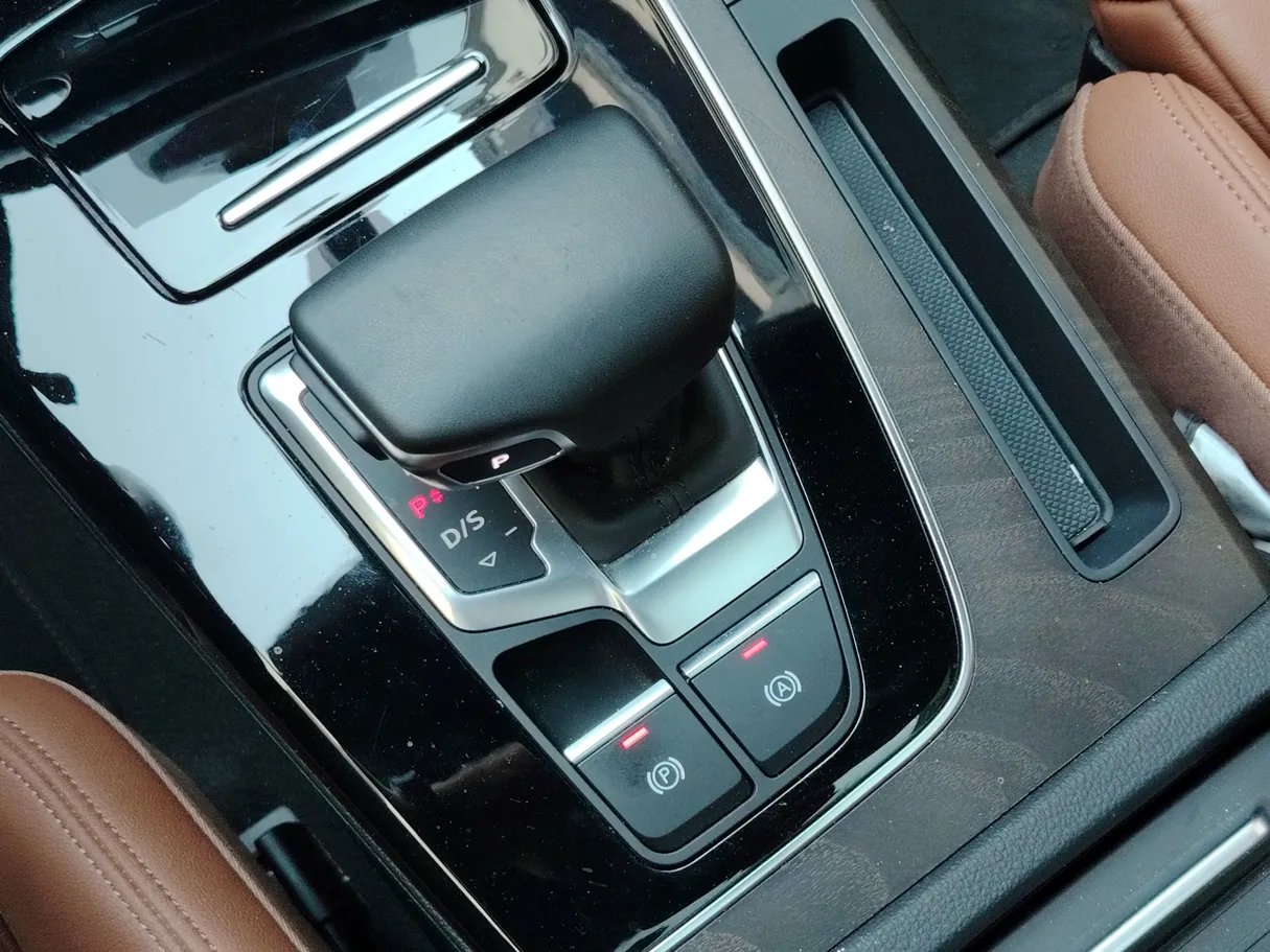 Car image 21