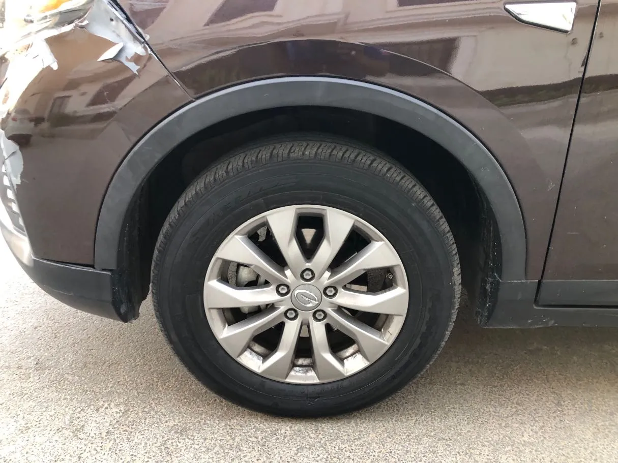 Car image 10