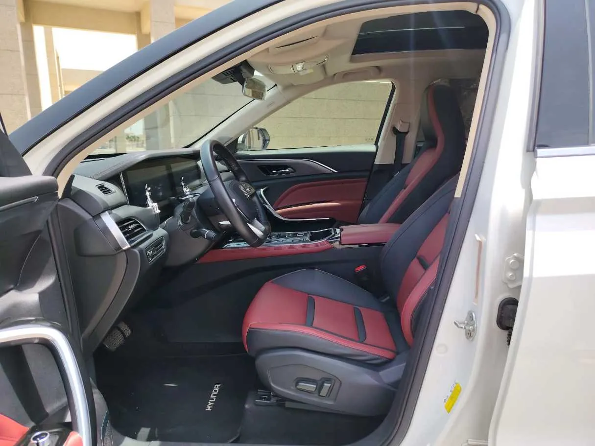 Car image 12