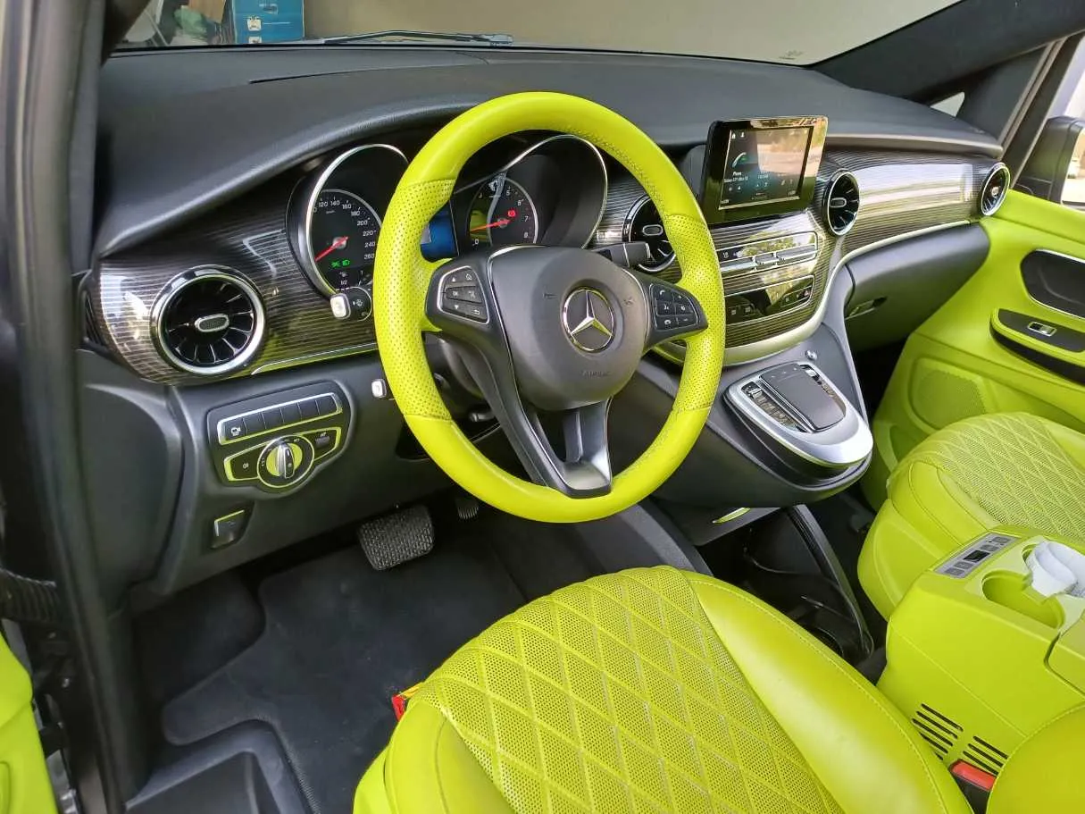 Car image 11