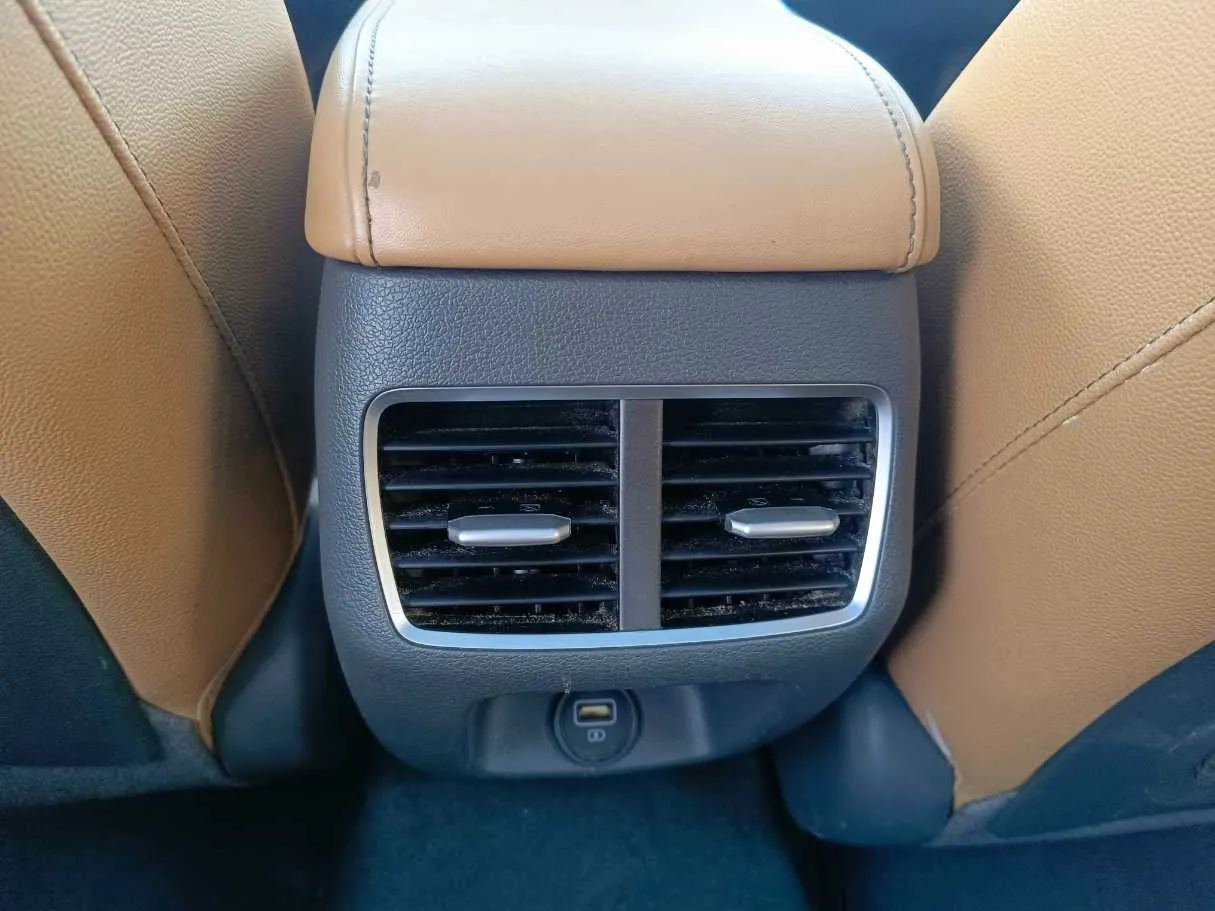 Car image 33