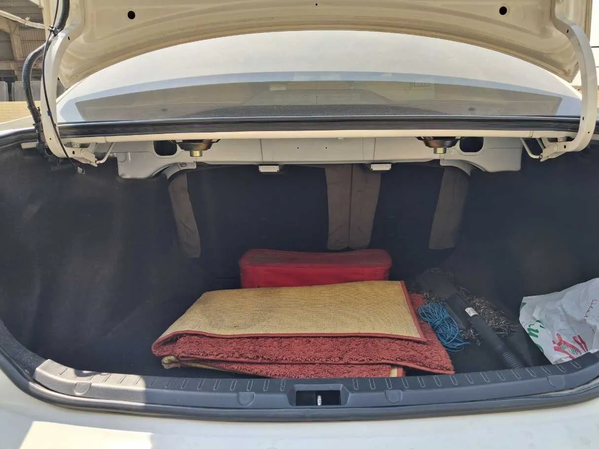 Car image 15