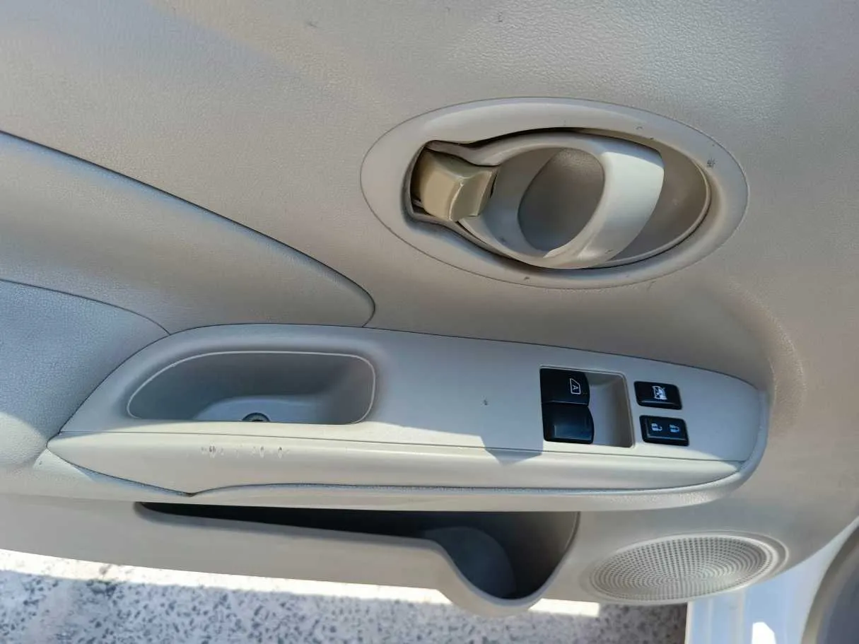Car image 29