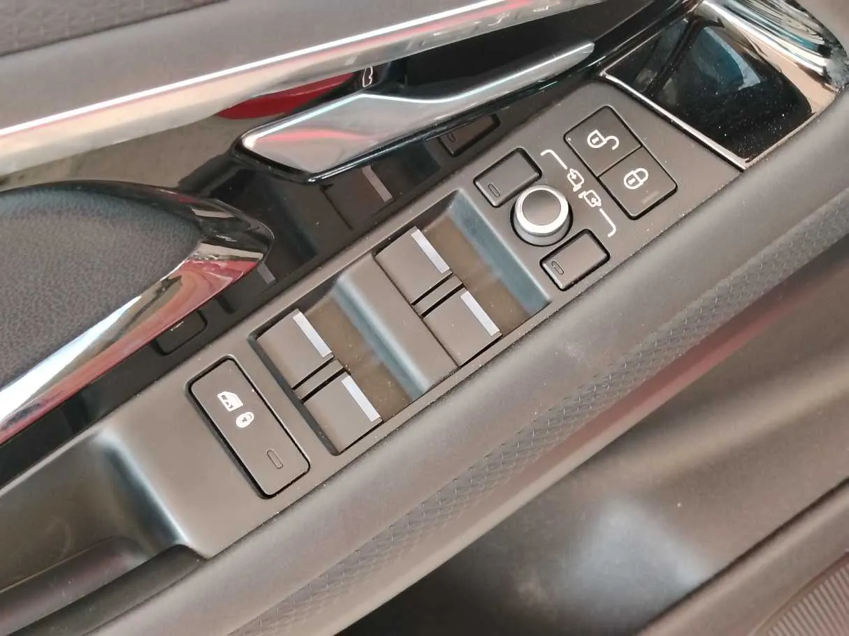 Car image 31