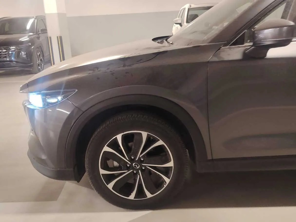 Car image 9