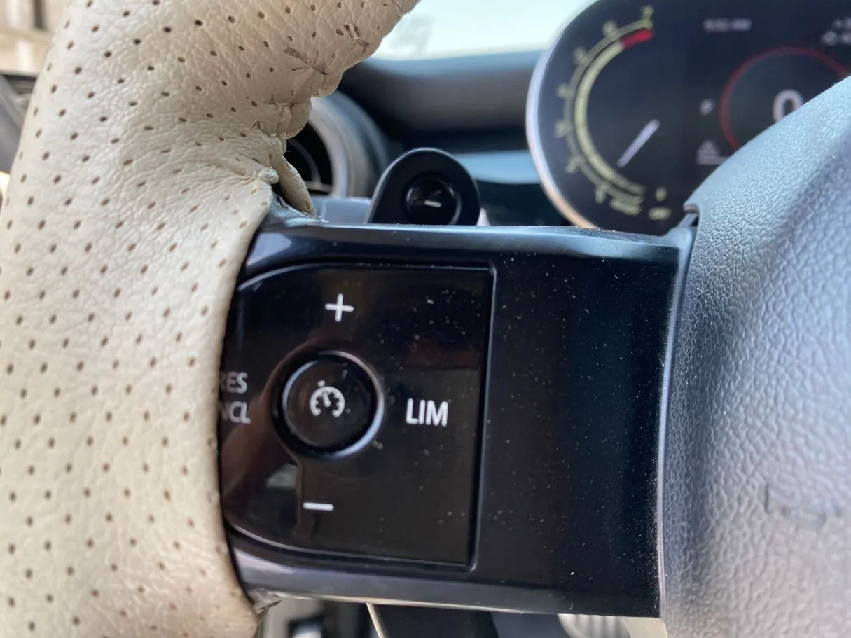 Car image 24
