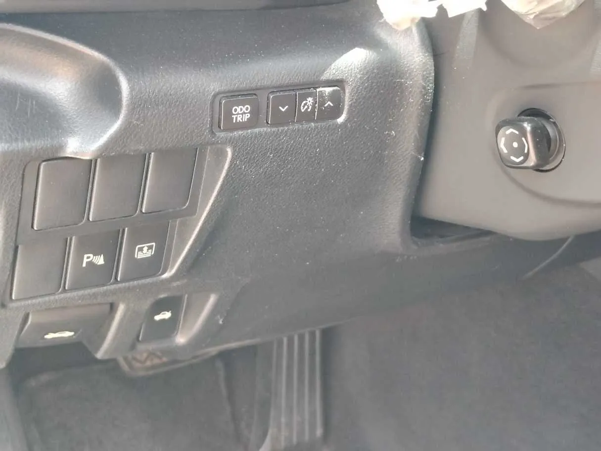 Car image 27