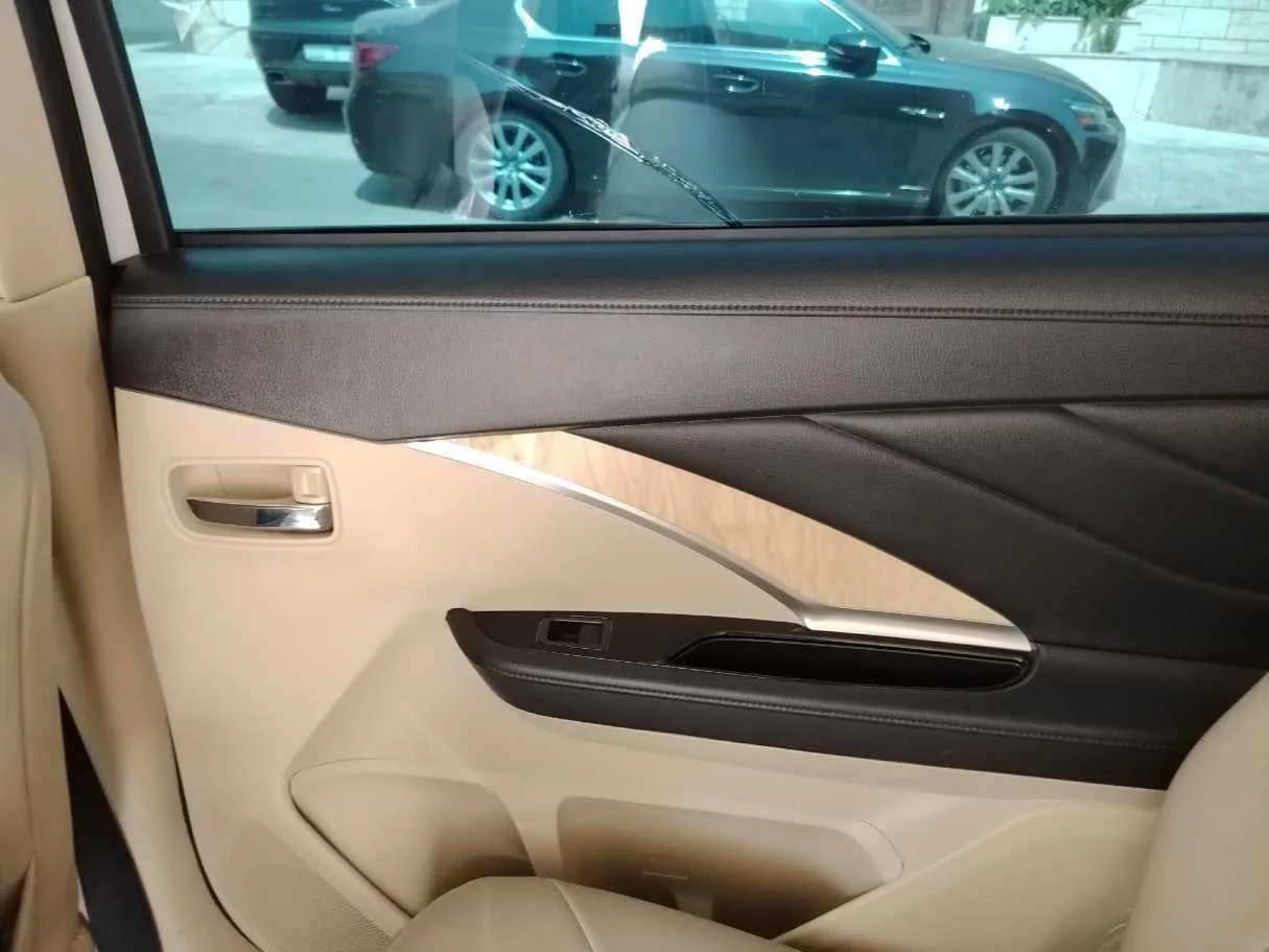 Car image 36