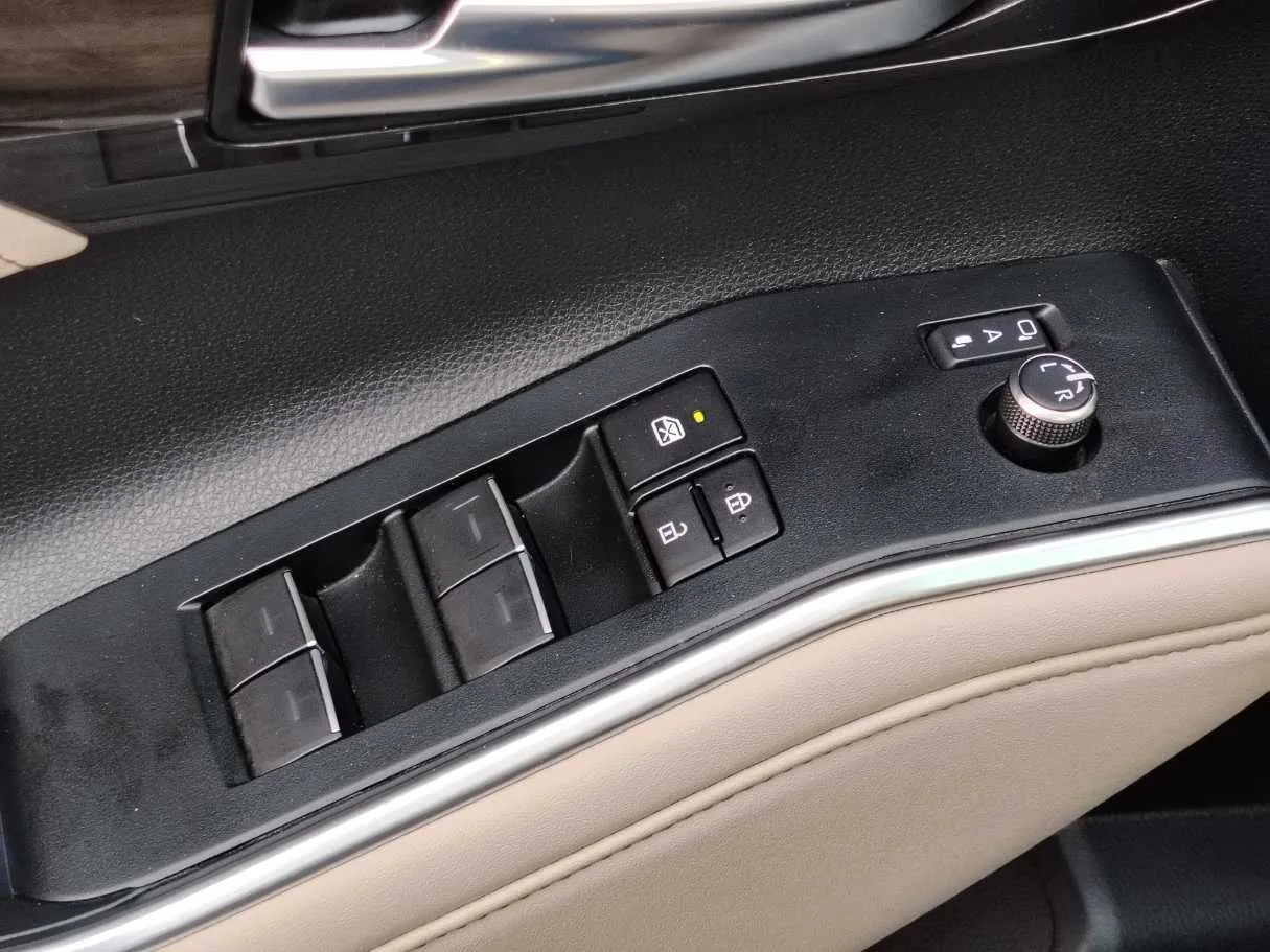 Car image 34