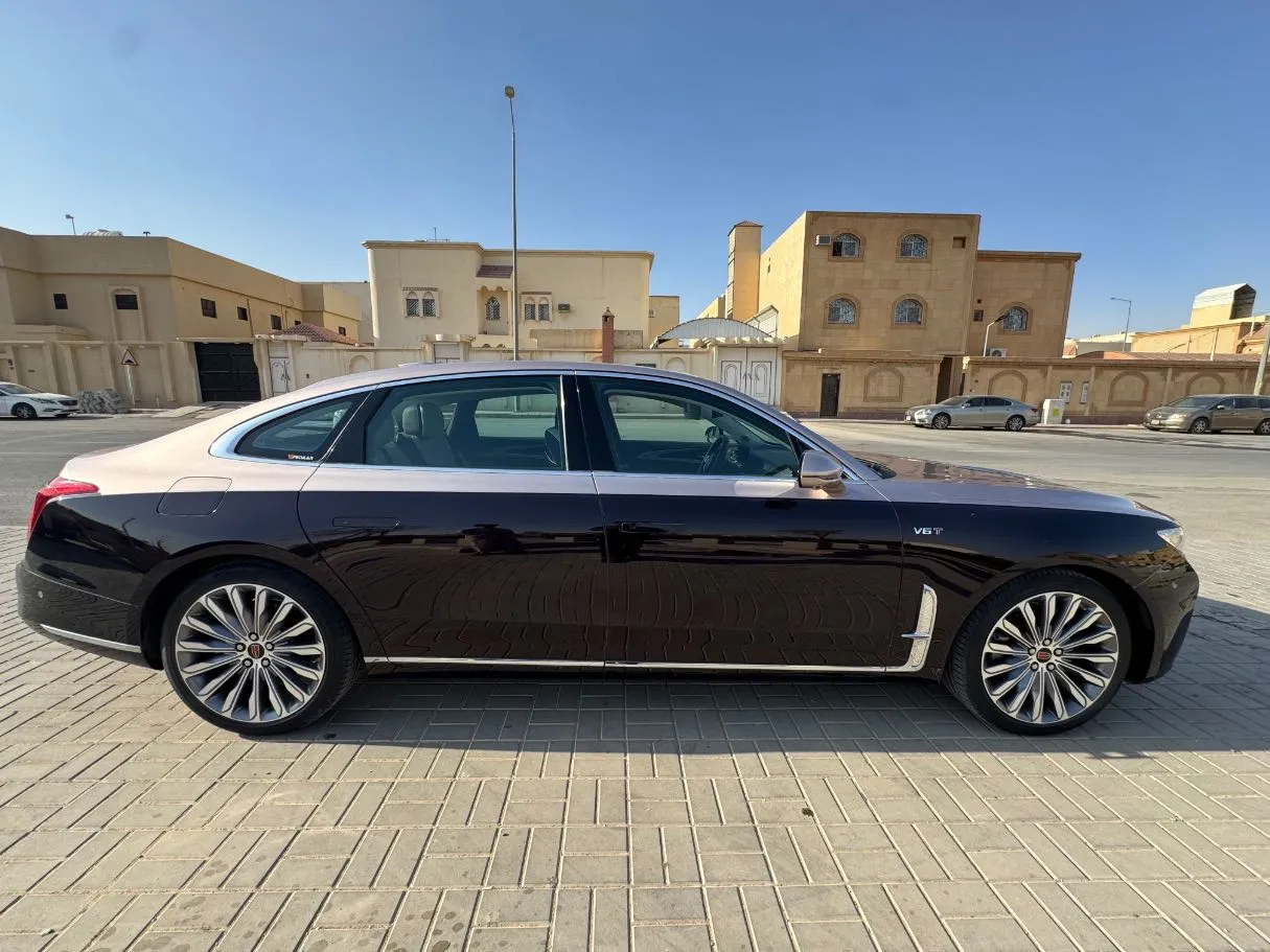 Car image 4