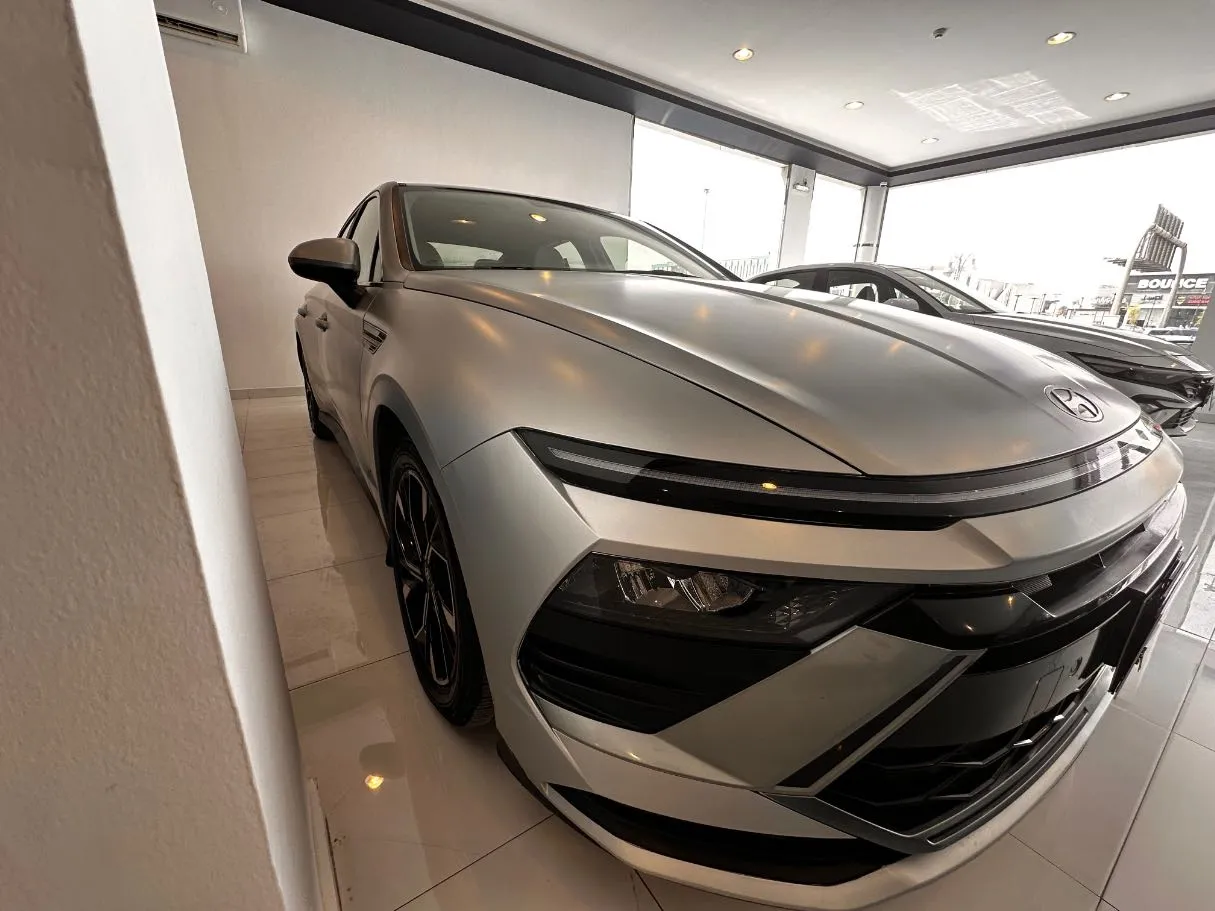 Car image 3